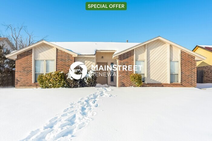 Foto principal - 3 Bedroom Pet-Friendly Home in Edmond, OK ...