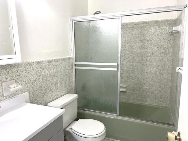 Foto del edificio - 886 NE 35th St