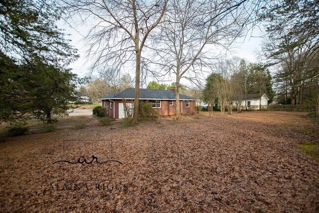 Building Photo - 126 Vanderbilt Cir
