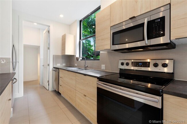 Building Photo - 2881 SW 34th Ave