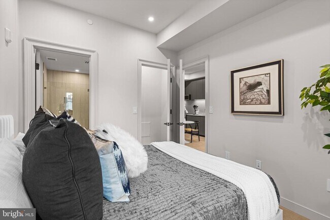 Foto del edificio - 2121 Ward Pl NW