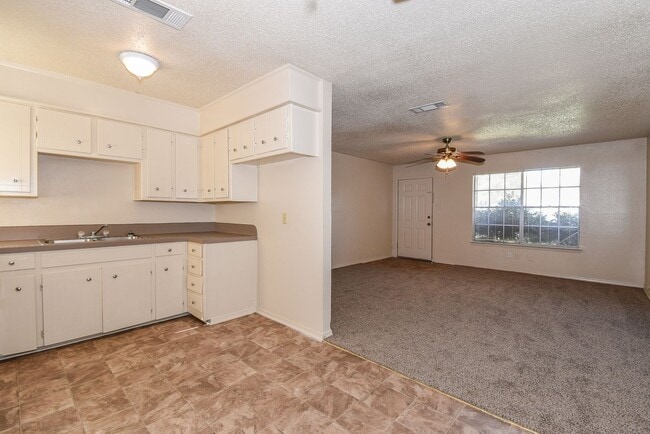 Foto del edificio - 3307 Maple Ave