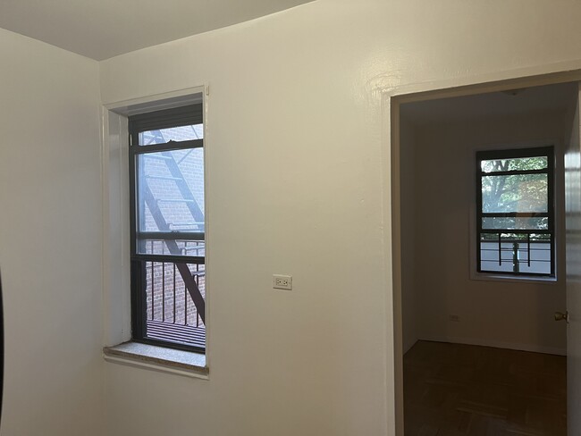Building Photo - 3015 Riverdale Ave