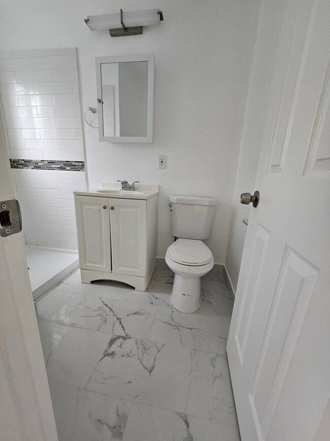 Baño principal - Olive Tree Apartments