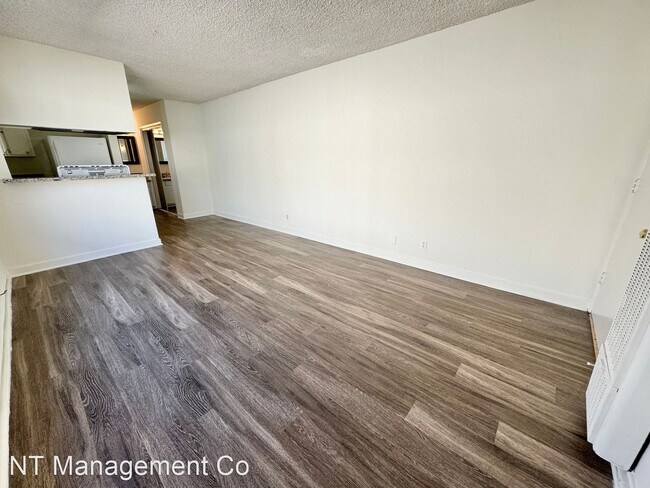 Building Photo - Studio, 1 bath Apartment - 3532 Keystone A...