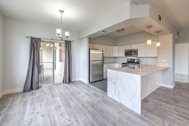 Foto del edificio - First-Floor 3BR/2BA Gated Condo with Resor...