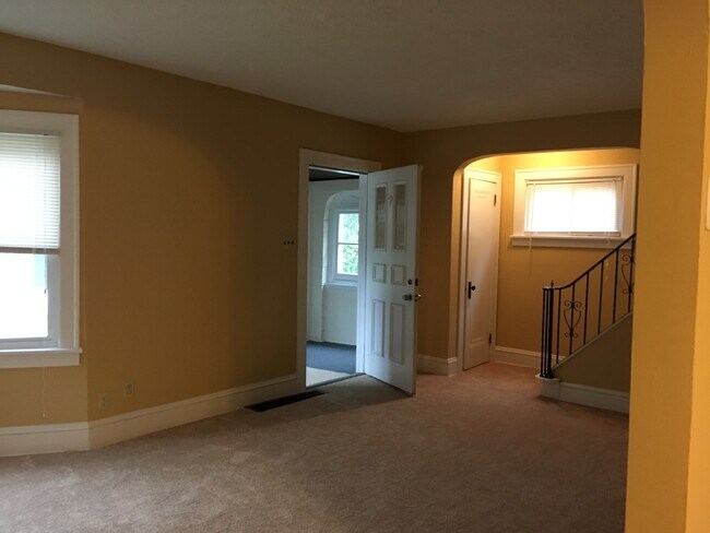 Building Photo - 1474 Larchmont Rd