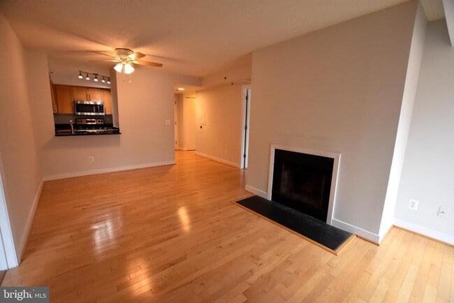 Building Photo - 7500 Woodmont Ave
