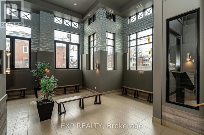 Building Photo - 429 Kent St