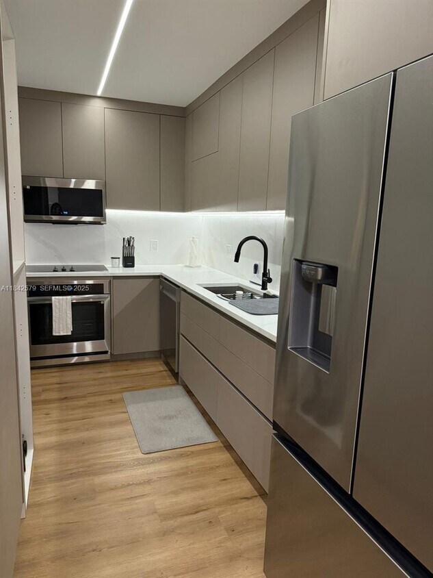 Building Photo - 10185 Collins Ave