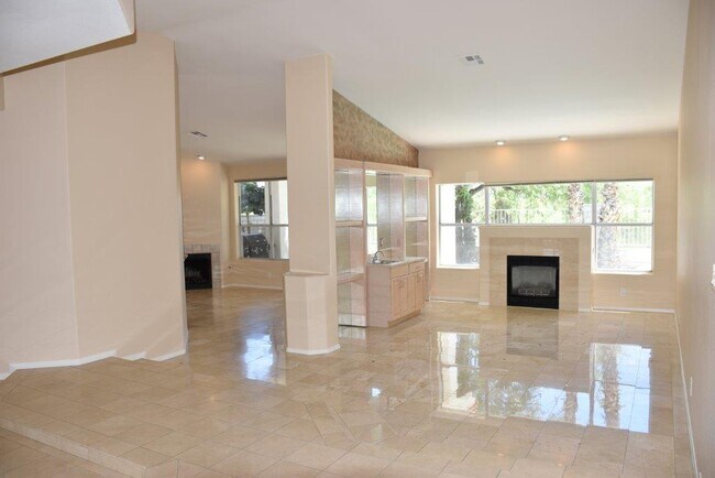Foto del edificio - Gorgeous 4 bedroom single story home with ...
