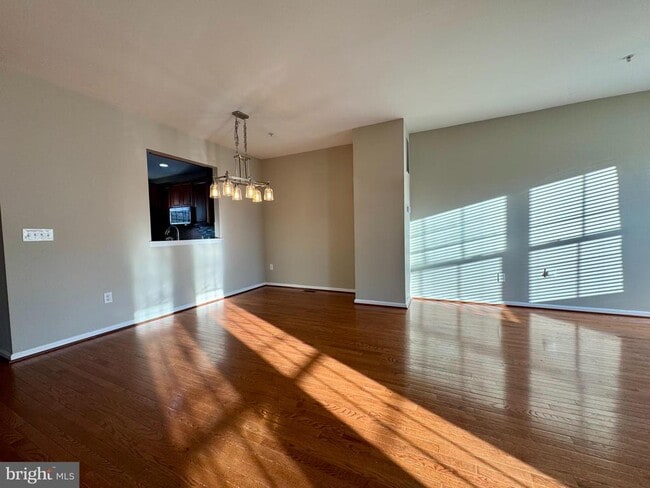 Building Photo - 3768 Bedford Dr