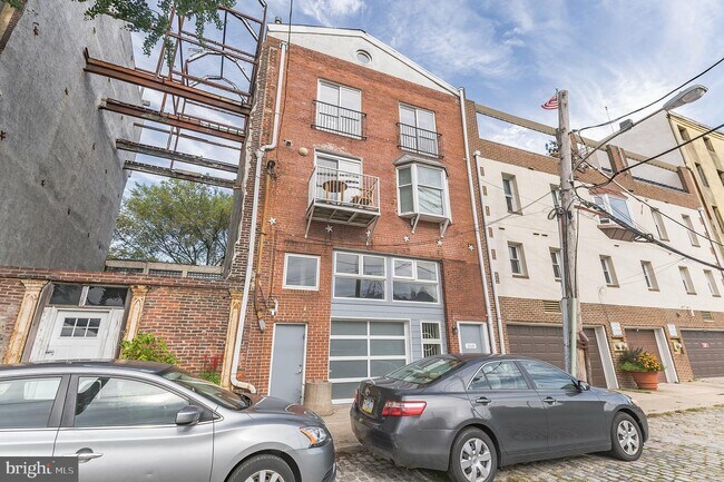 Building Photo - 310 N Water St