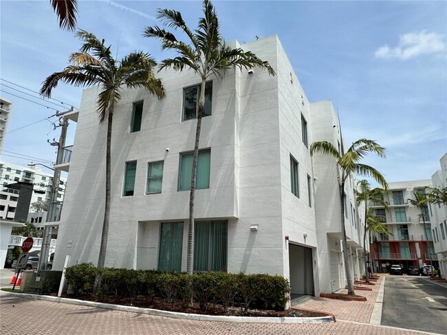 Building Photo - 2146 Van Buren St