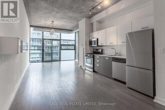 Building Photo - 60 Bathurst St