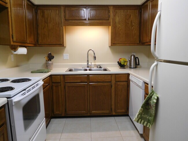 Kitchen - 2998 Meredith Dr