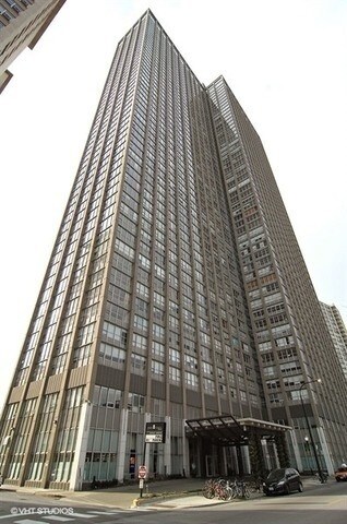 Foto del edificio - 655w Irving Park Rd