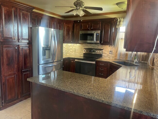 Foto del edificio - 8300 W 148th St