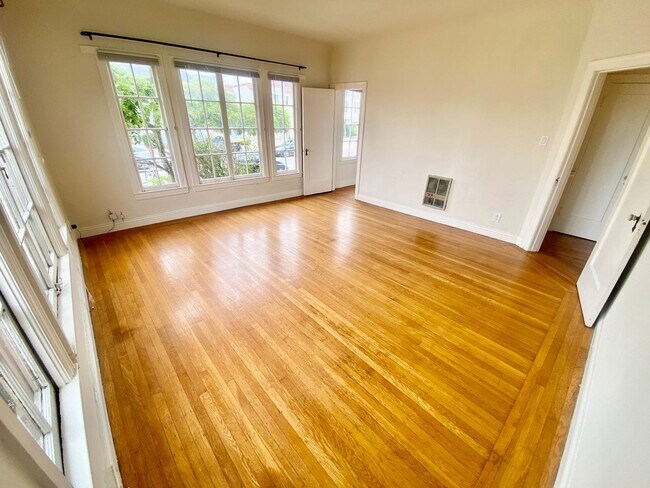 Foto del edificio - 2300 22nd Ave