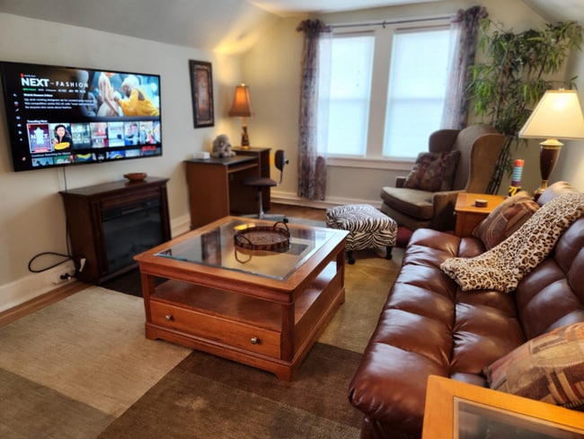 Building Photo - 204 E 3rd Ave