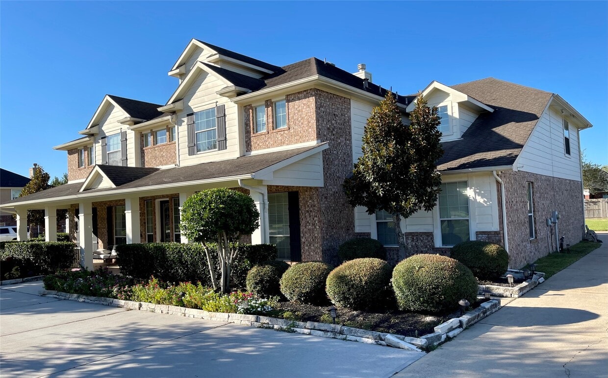 Primary Photo - 26210 Cloverland Park Ln