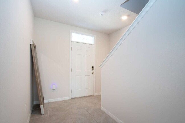 Building Photo - Spacious 5-Bed Retreat with Granite Elegance in Lakewood Ranch