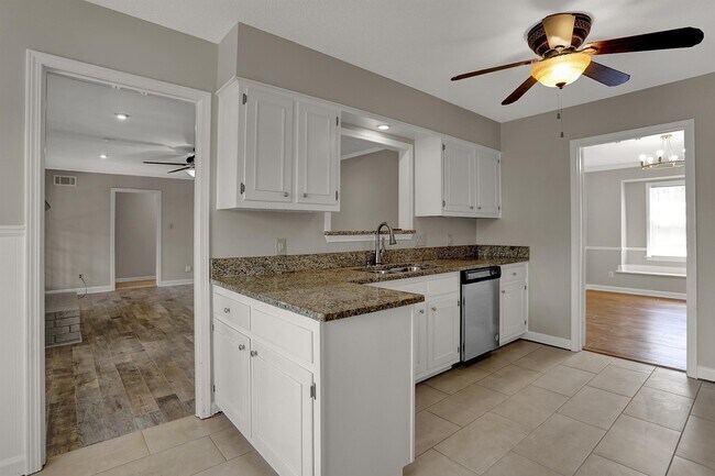 Foto del edificio - 5718 Rich Rd