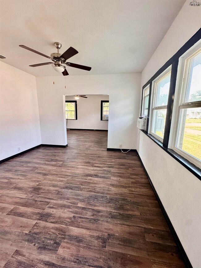 Foto del edificio - 2113 Brown St