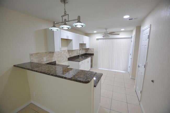 Foto del edificio - 3011 Ernest Dr