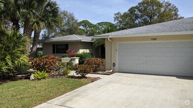 Building Photo - 7127 Fairway Bend Ln