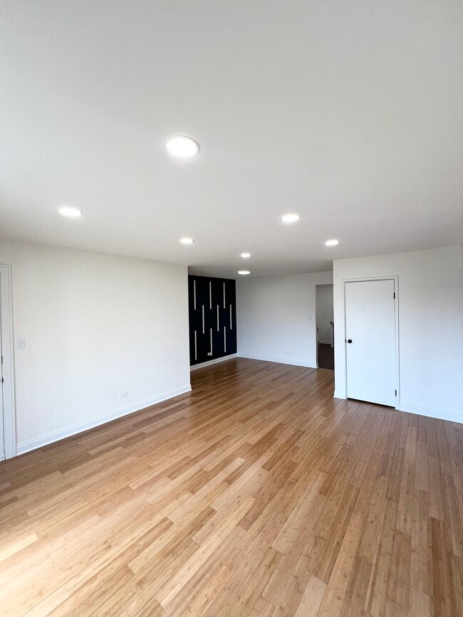 Living room - 9468 Bay Colony Dr