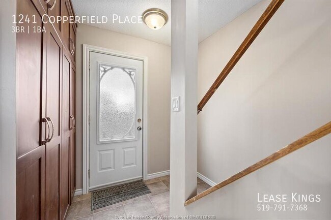 Building Photo - MOVE-IN READY 2 STOREY HOME IN THE VILLAGES OF RIVERSIDE