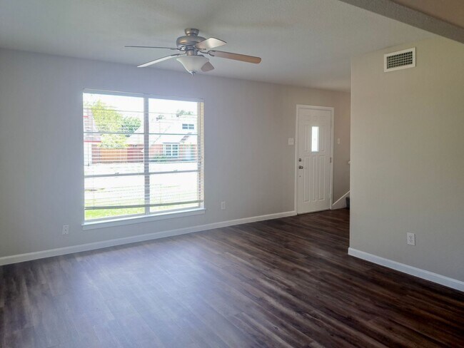 Foto del edificio - 5 bed / 2 bath