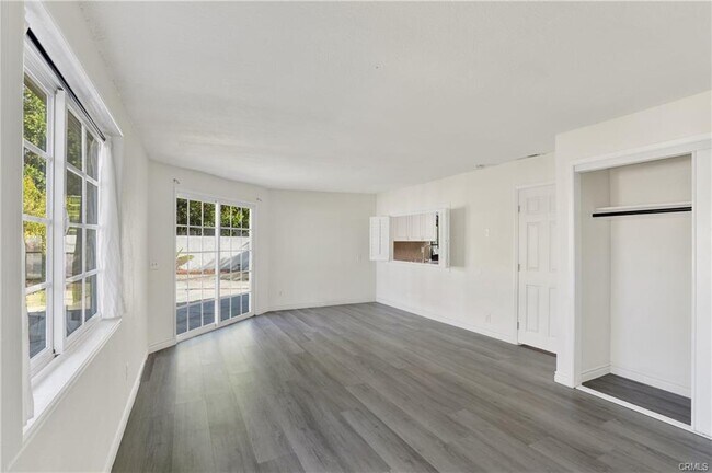 Foto del edificio - 23561 Duryea Dr