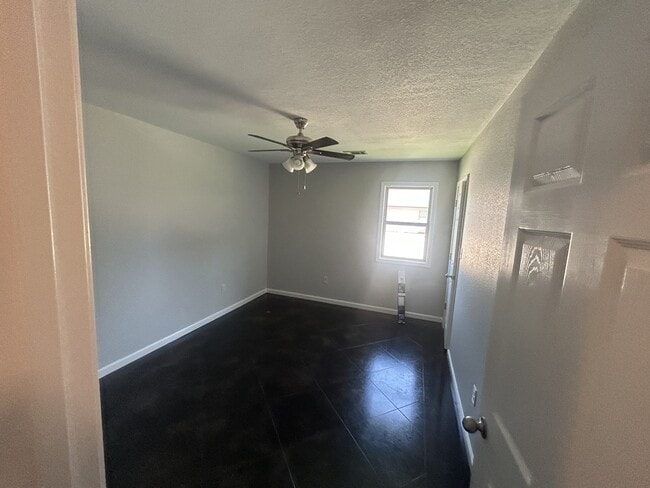 Building Photo - 5306 Apt Dr