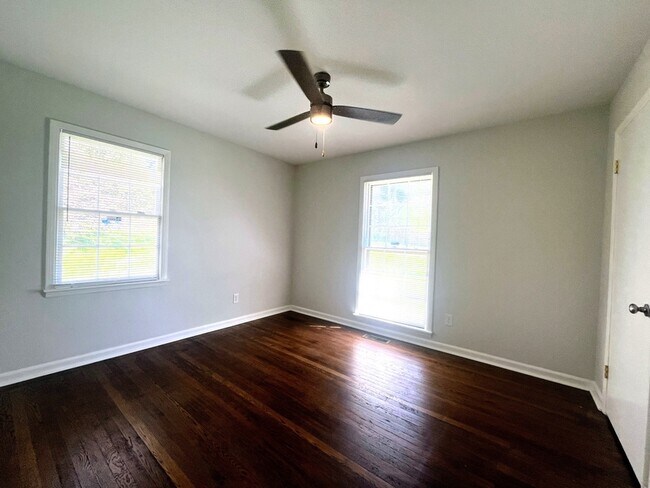 Foto del edificio - 2211 Linde St NW