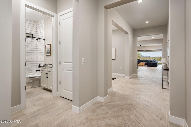 Building Photo - 6615 E Libby St