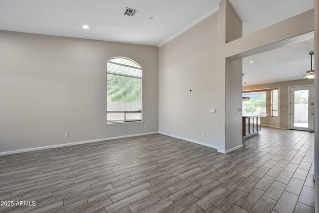 Building Photo - 6937 E Paradise Ln