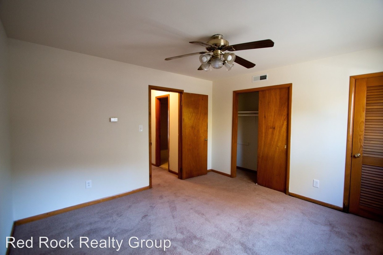 Primary Photo - 2724 Niazuma Ave S