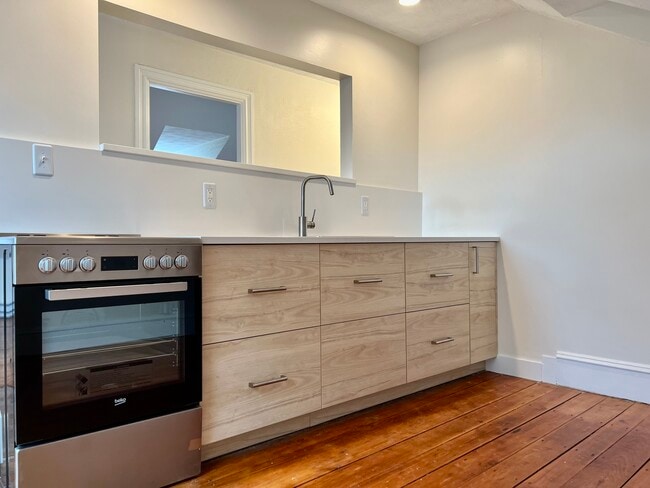 Building Photo - 5 Luongo Sq