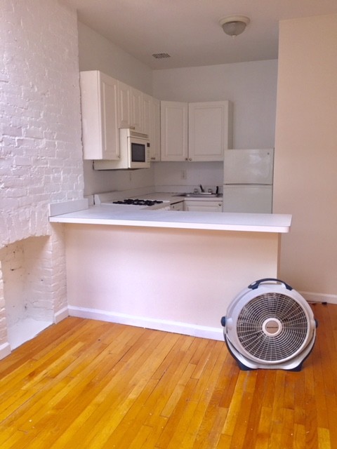 Foto principal - 348 W 34th St