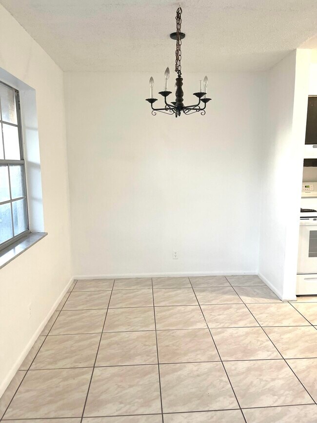 Foto del edificio - 2251 NW 52nd Ct
