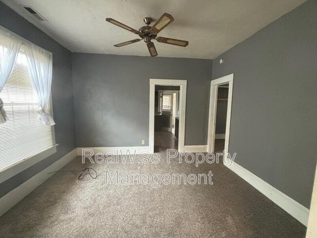 Building Photo - 212 SE Mosher Ave