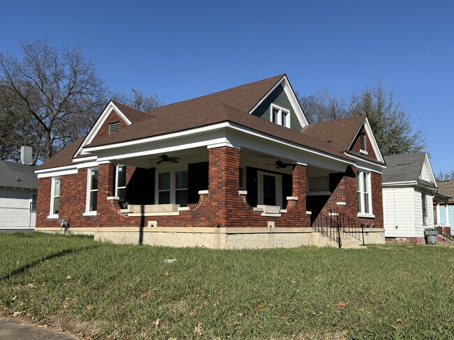 Foto del edificio - 1371 Ridgeway St