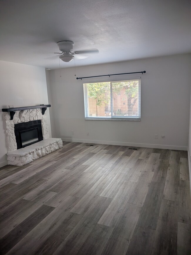 Building Photo - 1445 N Amiron Way