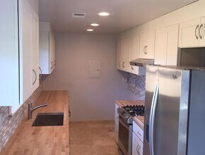 Building Photo - 335 Shafer Ln