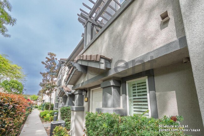 Foto del edificio - 16935 Laurel Hill Ln