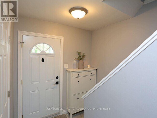 Photo du bâtiment - 166 Southdale Rd W