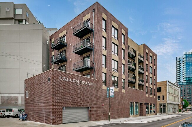 Foto del edificio - 680 N Milwaukee Ave