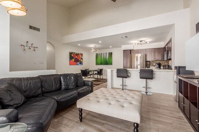 Foto del edificio - Two bedroom condo